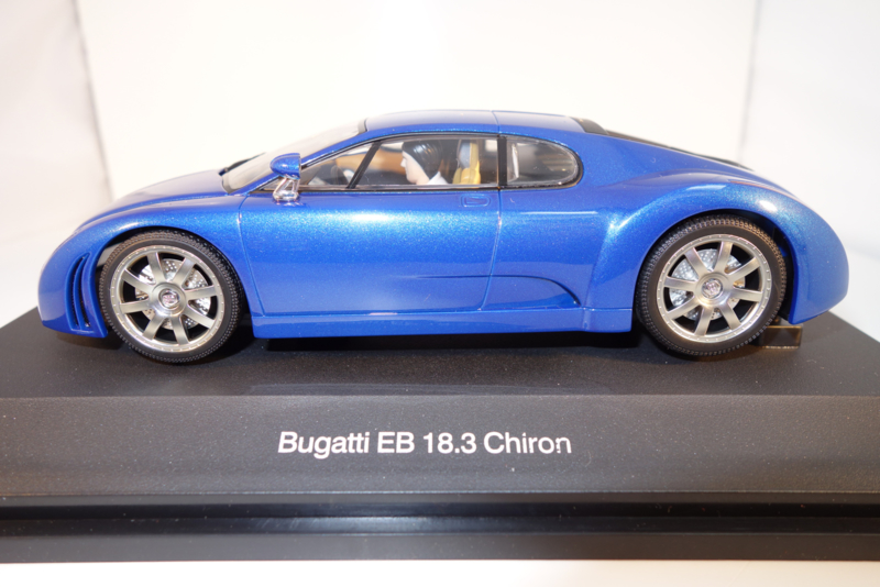 1:24  Bugatti EB 18.3 Chiron blauw metallic  nr. 14161