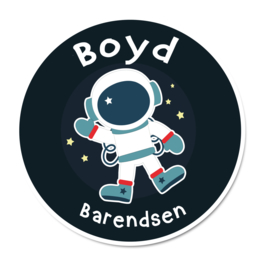 Naamstickers rond met een leuke astronaut