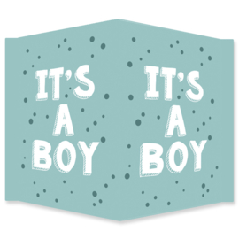 Geboortebord raam met de tekst 'it's a boy'.