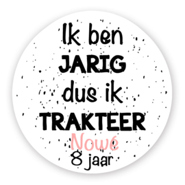 Traktatie stickers met naam 'ik ben jarig dus ik trakteer'- 24 stuks