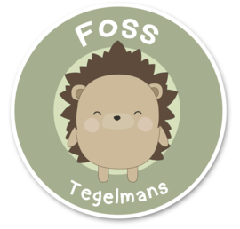 Naamstickers rond met een super leuke egel type Foss