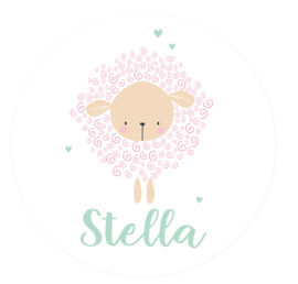 Geboortesticker full colour rond met een mooi schaapje type Stella