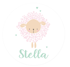 Geboortesticker full colour rond met een lief schaapje type Stella