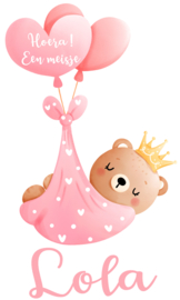 Geboortesticker full colour meisje met een schattige baby beer en hartjes type Lola