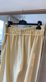 Caroline geel (curve)