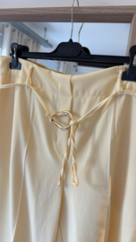 Caroline geel (curve)