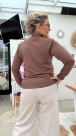 Lia sous pul bruin