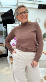 Lia sous pul bruin