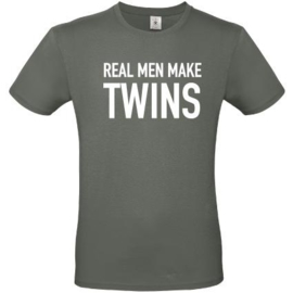 T-shirt Real men make twins