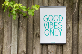 Tuinposter - Good Vibes Only - Klein (40x60cm) - met klemmen