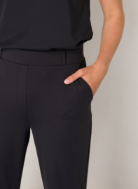 6000118 Tori zwarte broek, Base Level van Yest