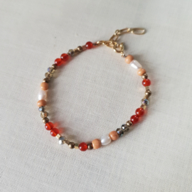 Aurum           -  Carneool en parel armband