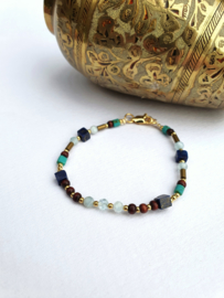 Viveka            -  Lapis lazuli, aquamarijn en hematiet armband