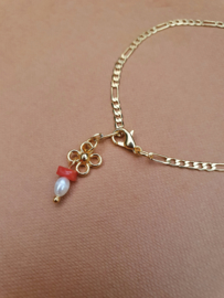 Flora: Parel en koraal armband