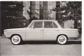 1500 Limousine, DIN A6-size photo postcard, 1962, 4 languages