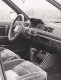 Mitsubishi Sapporo Sedan front interior, press photo, German, 1988