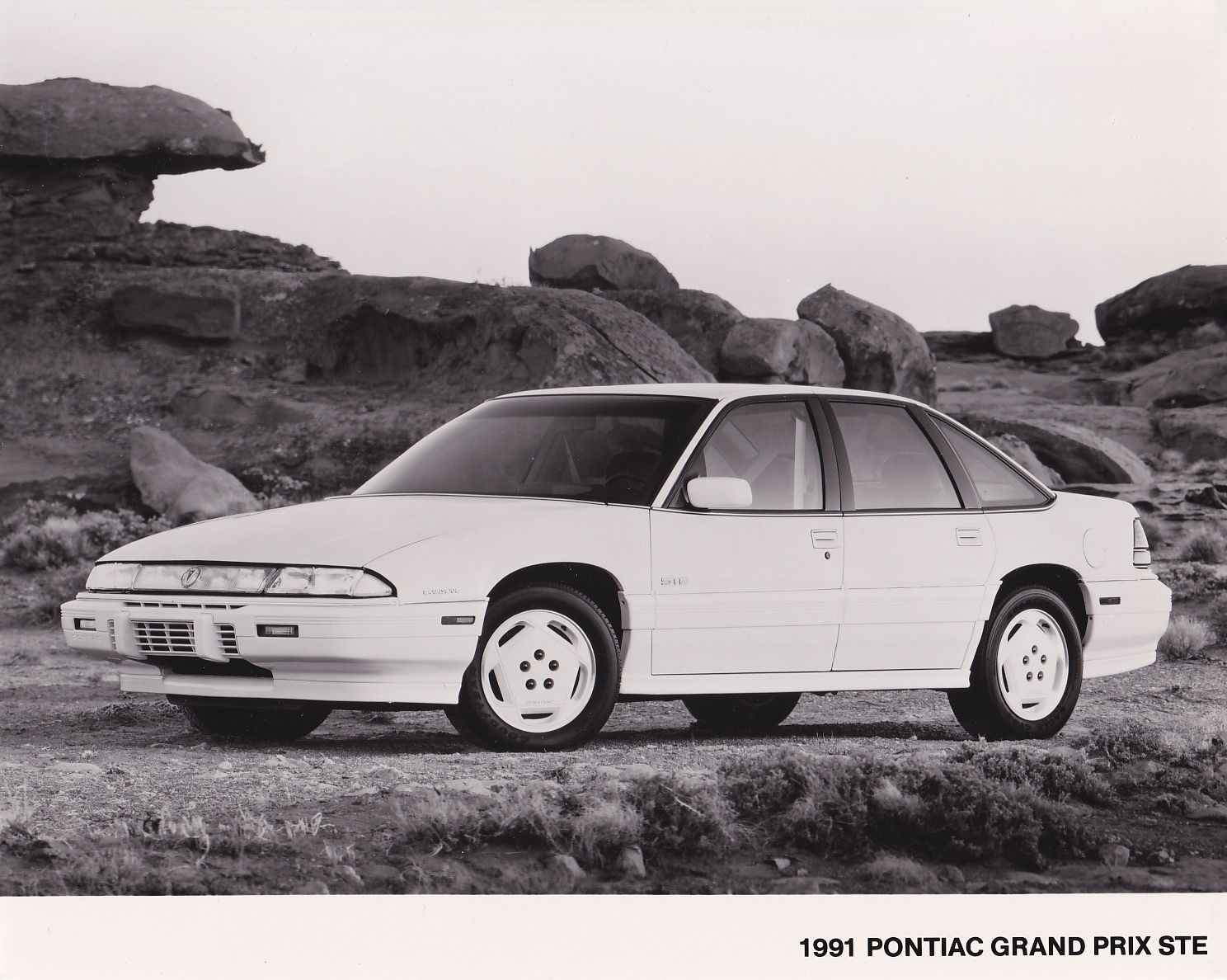 Pontiac Grand Prix STE - large press photo - USA - 1991