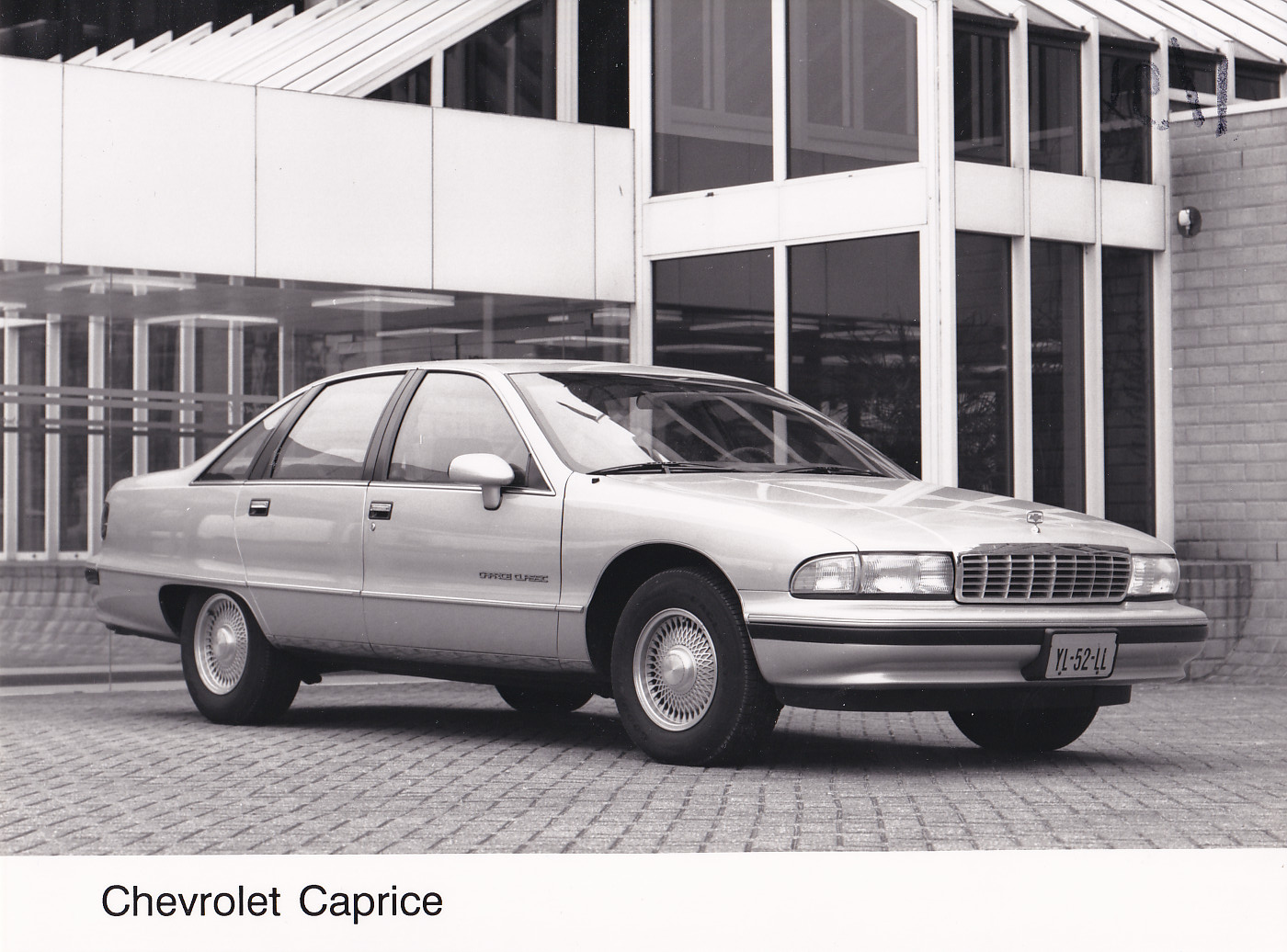 Chevrolet Caprice Sedan - press photo - Dutch - 1991