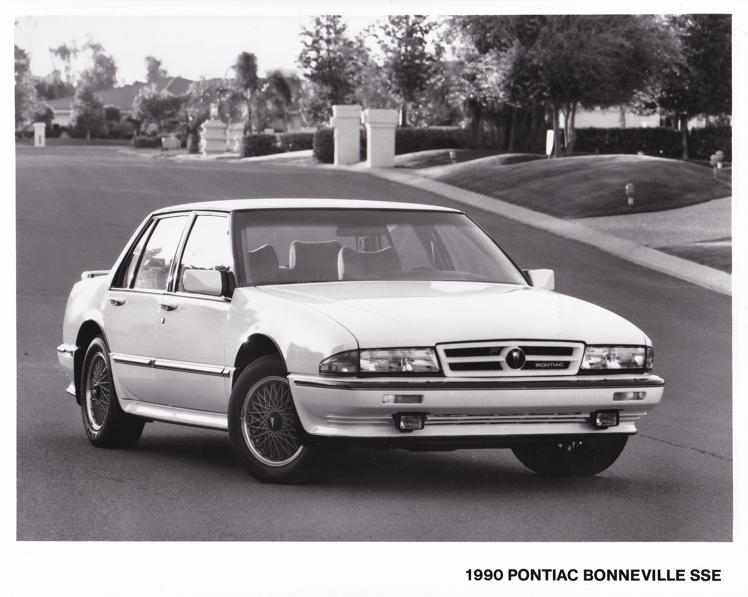 Pontiac Bonneville SSE - large press photo - USA - 1990