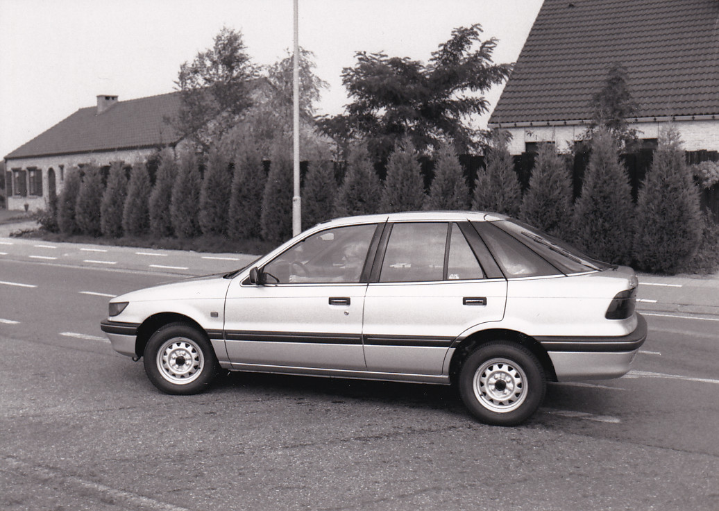 Mitsubishi Lancer 5-Door, press photo, Belgium, 1990