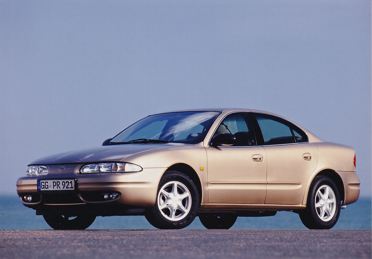 Chevrolet Alero Sedan - press photo - German - 1999
