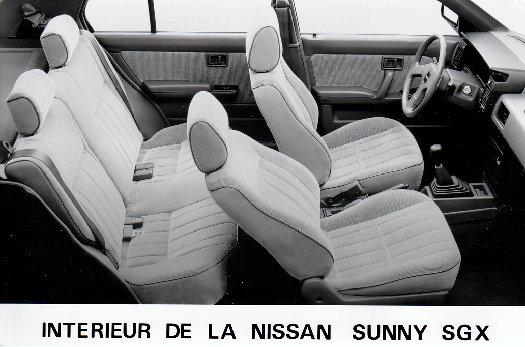 Nissan Sunny 4-Door interior, press photo, Belgium?, circa 1987