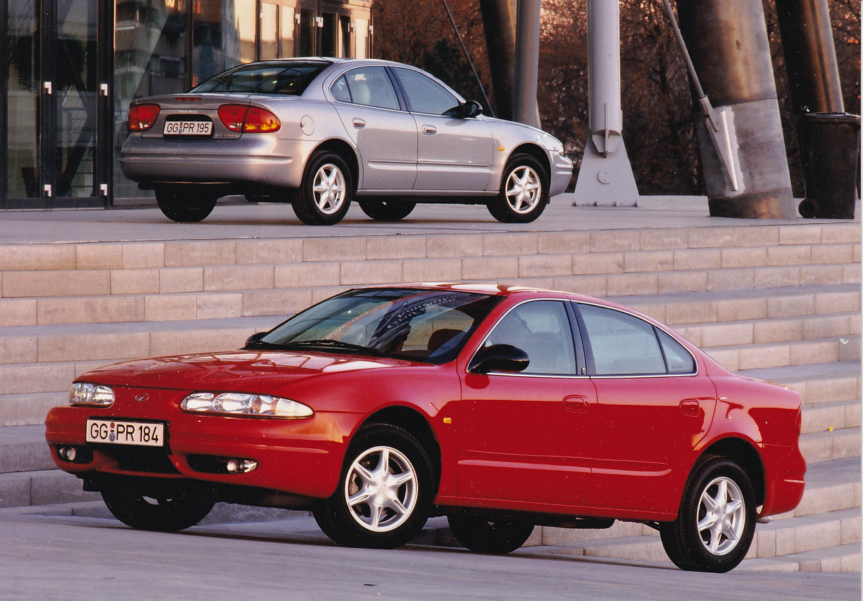 Chevrolet Alero Sedan - press photo - German - 1999