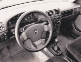 Opel Vectra CD dashboard,  press photo, Germany, 09/1991