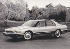 Buick Park Avenue Sedan - press photo - USA [export] - 1990