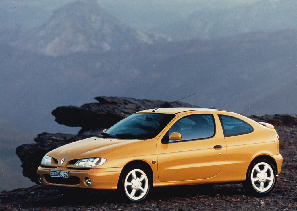 Renault Mégane Coach, press photo, Germany, 9/1995