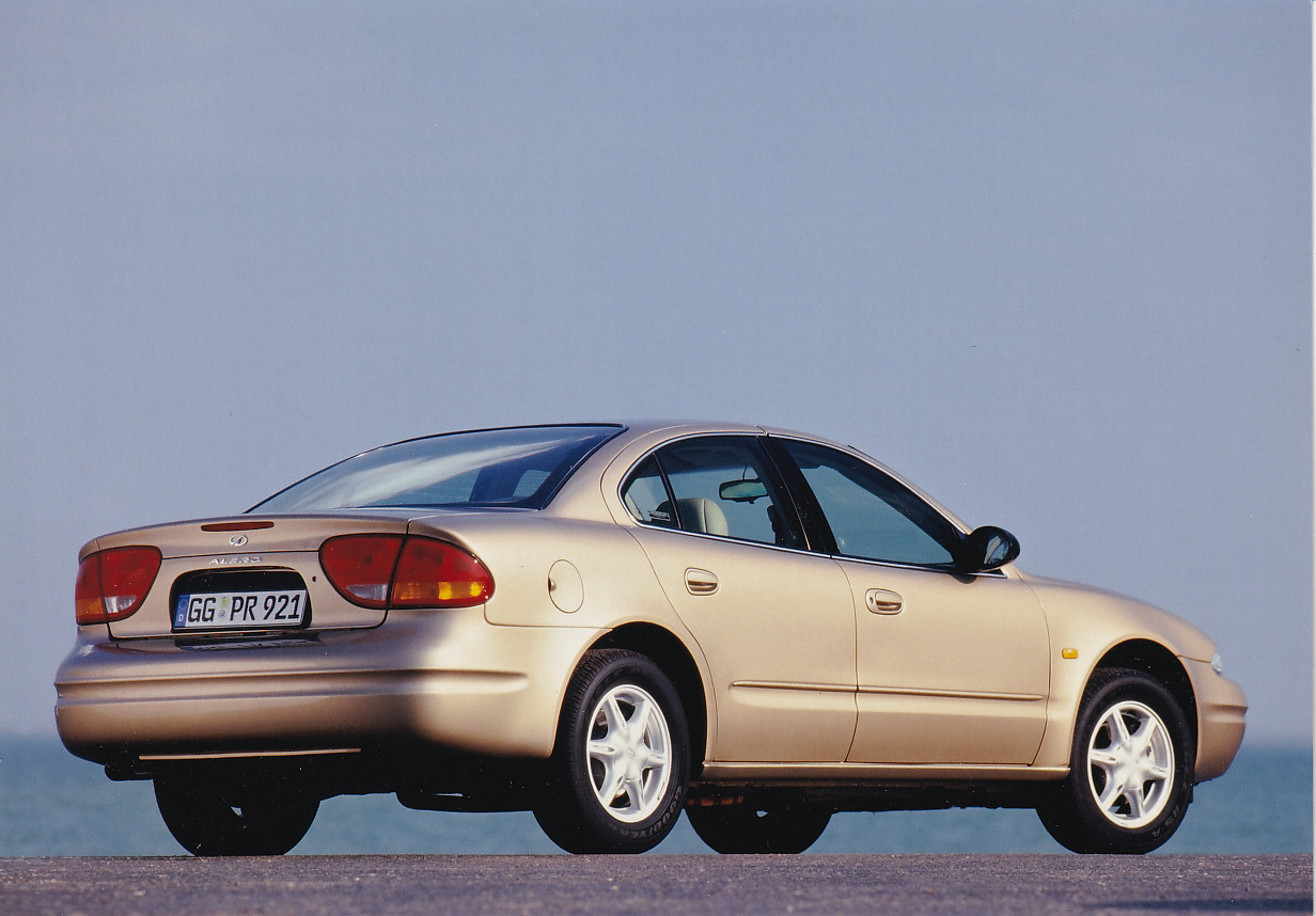 Chevrolet Alero Sedan - press photo - German - 1999