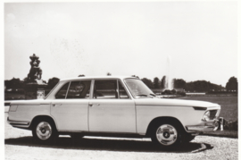 1800 TI Sedan, DIN A6-size photo postcard, 1964-65, 4 languages