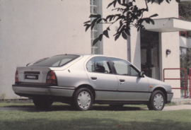 Primera Hatchback, A6-size postcard, Dutch, about 1990