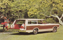 Country Squire Wagon, US postcard, standard size, 1967