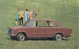 124 Sedan, standard size, Italian postcard (Sarig), about 1967