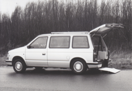Chrysler Voyager with equipment for wheelchair loading (USA, 1990)