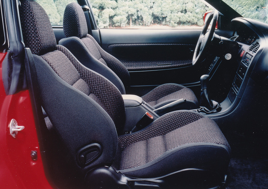 Mazda MX-6 Coupé interior, press photo, Dutch, 1991