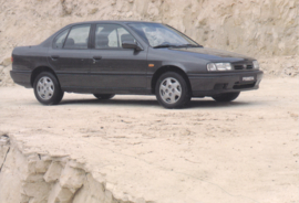 Primera Sedan, A6-size postcard, Dutch, about 1990