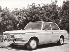 BMW 2000 Sedan - 1969 - German text on the reverse