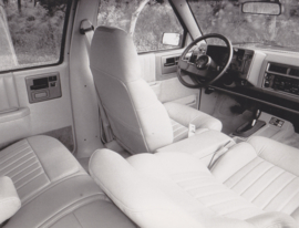 Chevrolet Blazer interior - press photo - Europe (export) - 1992