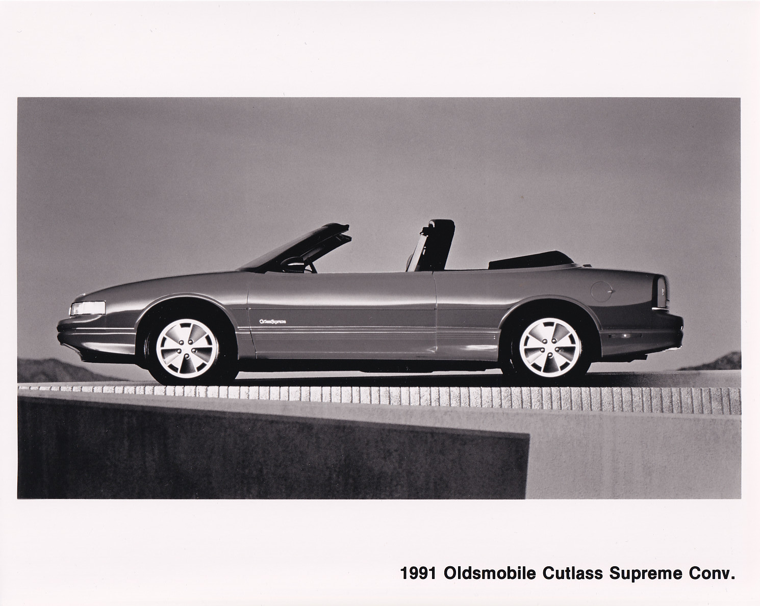 Oldsmobile  Cutlass Supreme Convertible - press photo - USA - 1991