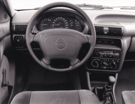 Opel Astra full size airbag,  press photo, Germany, 9/1993