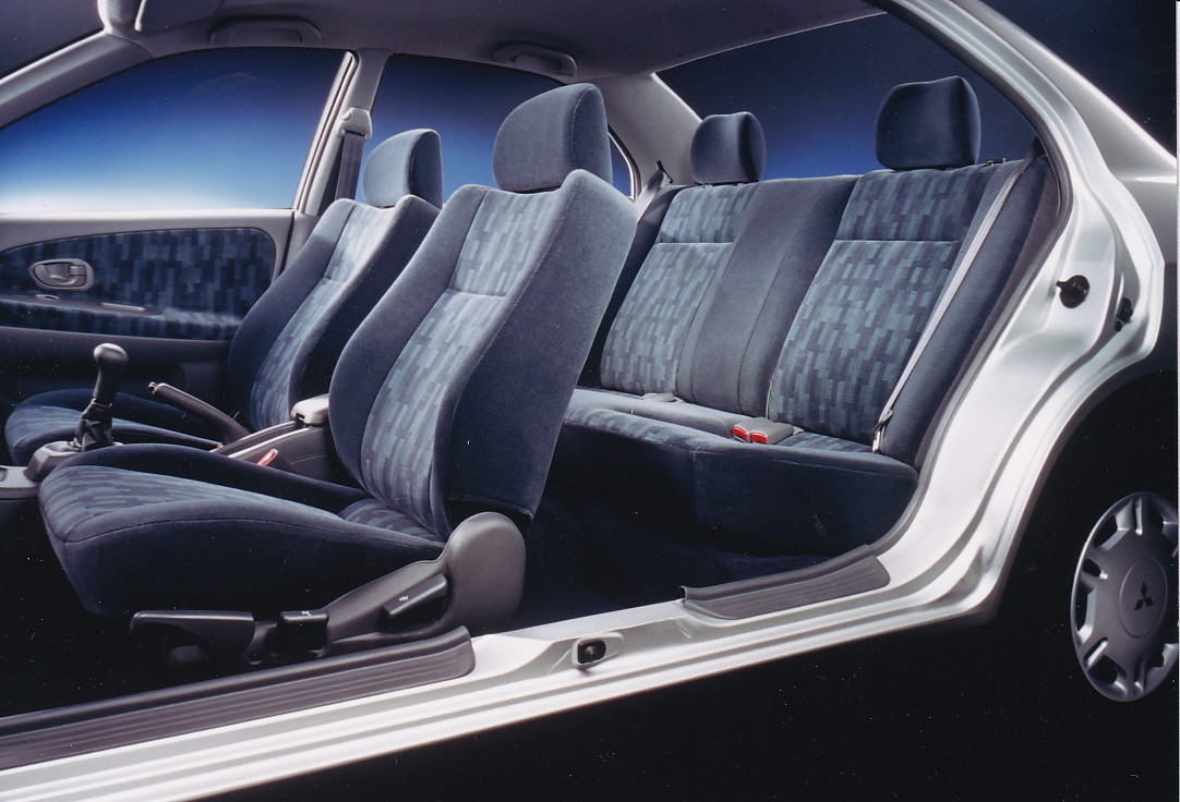 Mitsubishi Lancer interior, press photo, Belgium, 1996