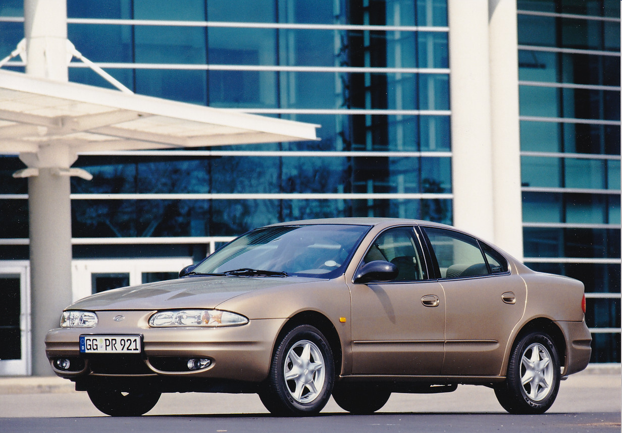 Chevrolet Alero Sedan - press photo - German - 1999