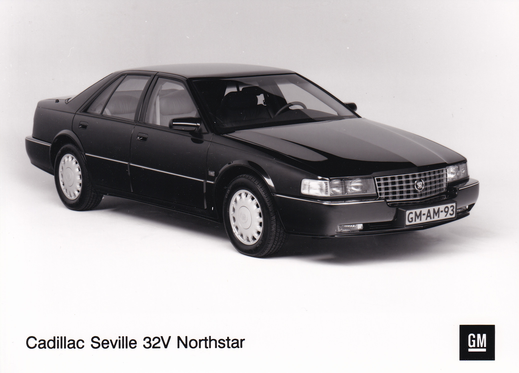 Cadillac Seville 32V Northstar - press photo - Dutch - 1993