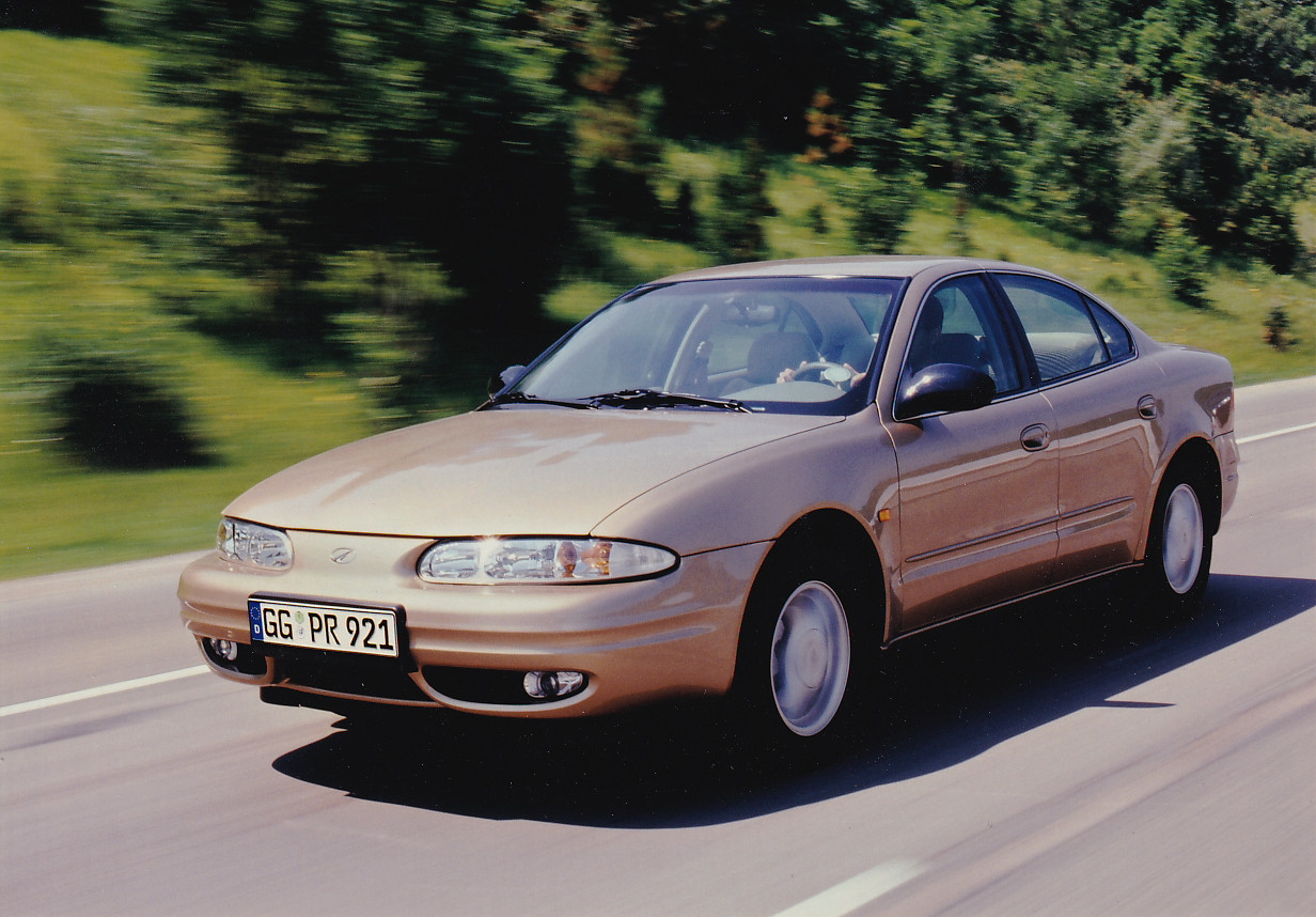 Chevrolet Alero Sedan - press photo - German - 1999