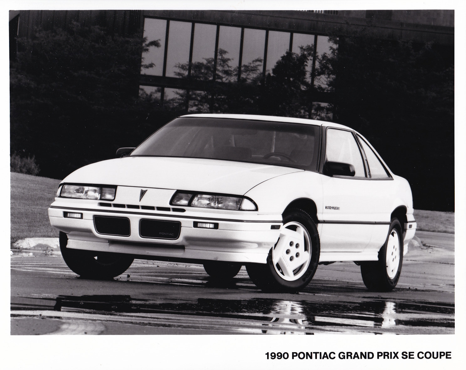 Pontiac Grand Prix SE Coupe - large press photo - USA - 1990