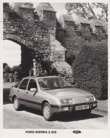 Ford Sierra 2.0iS, large press photo, UK, 10/1985
