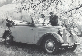 DKW F8 Front-Luxus Cabriolet 1939, recent A6-postcard, issued by Audi factory museum, German