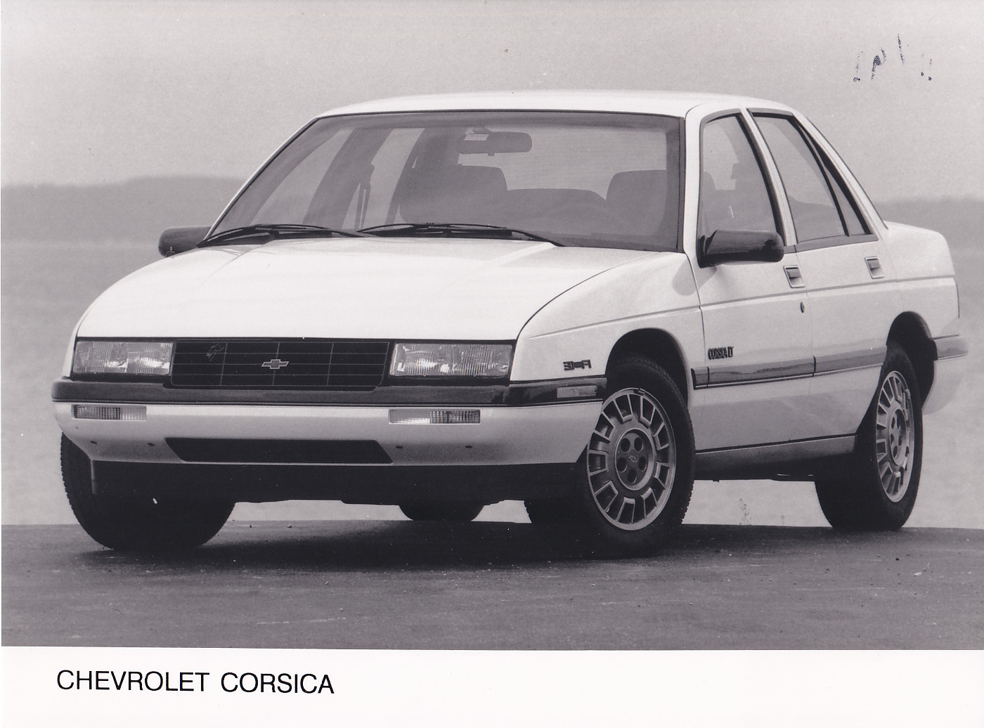 Chevrolet Corsica Sedan - press photo - Dutch - 1991